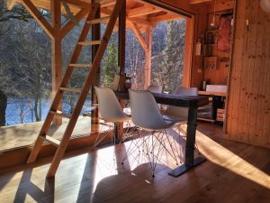 Minimalistická chata na brehu jazera, Banská Štiavnica