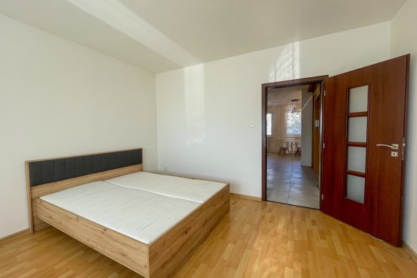 Dvojizbový byt na prenájom, Vráble