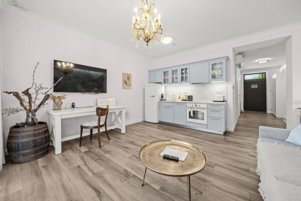Investičná nehnuteľnosť s 6 apartmánmi a kanceláriami, Vráble